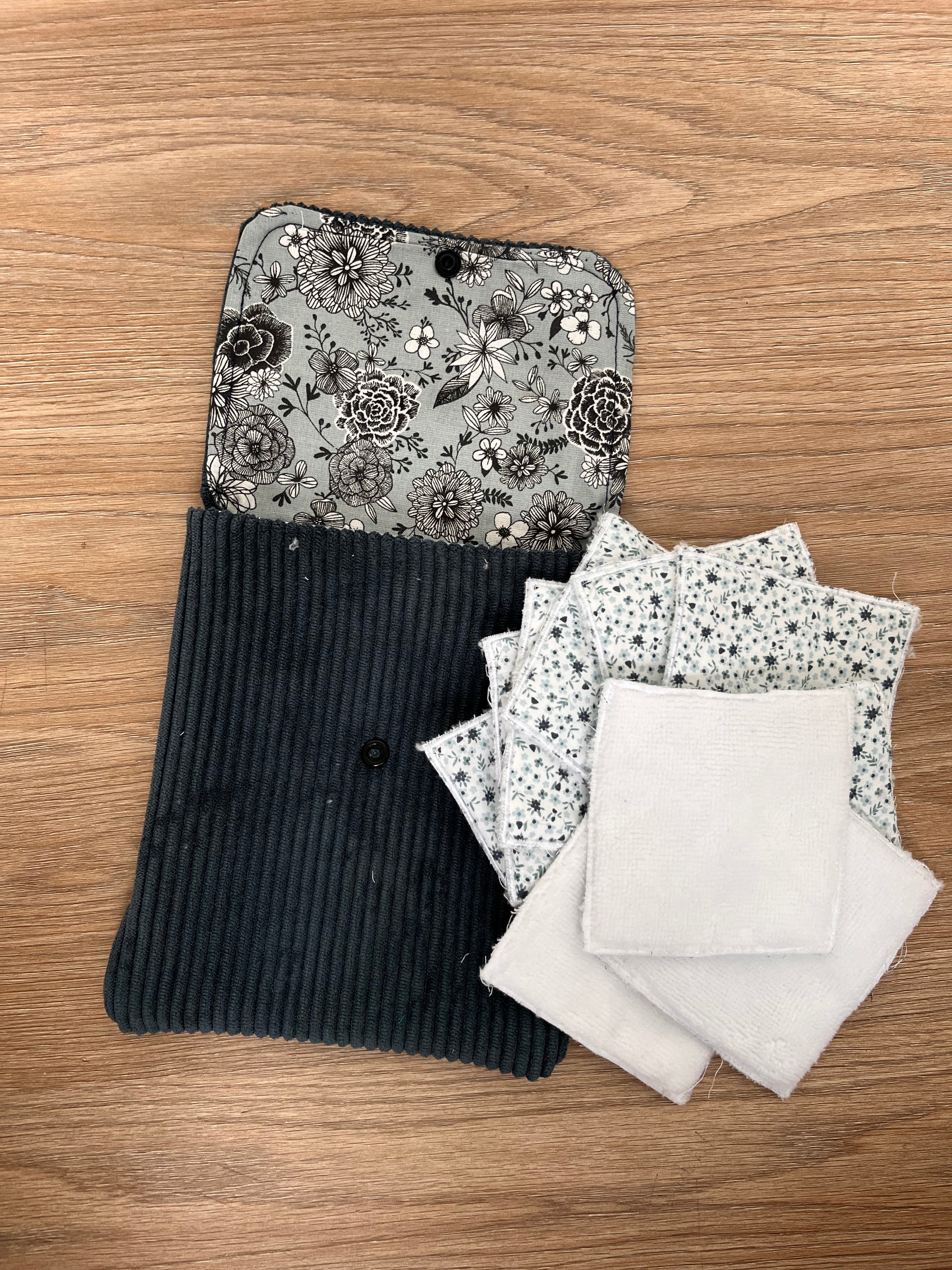 Pochette à lingettes démaquillantes