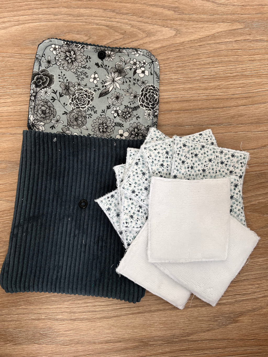 Pochette à lingettes démaquillantes